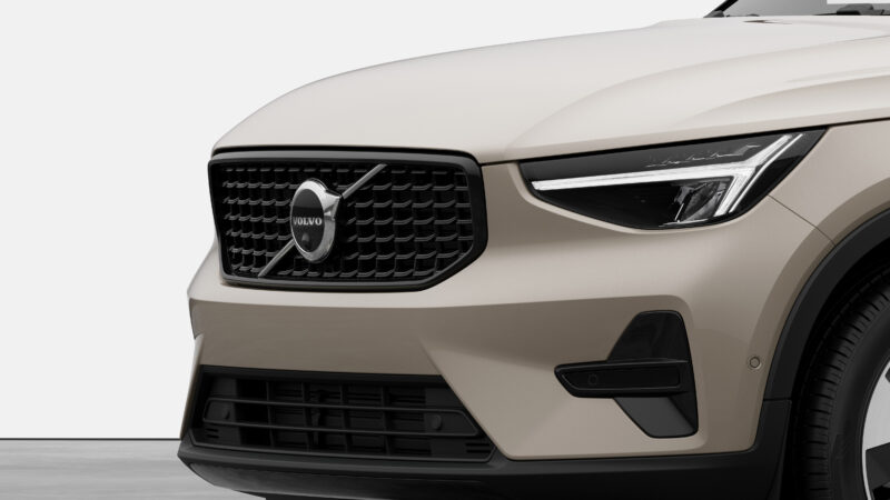 ボルボXC40ダークエディション発表　特別仕様車「サンドデューン」も限定発売