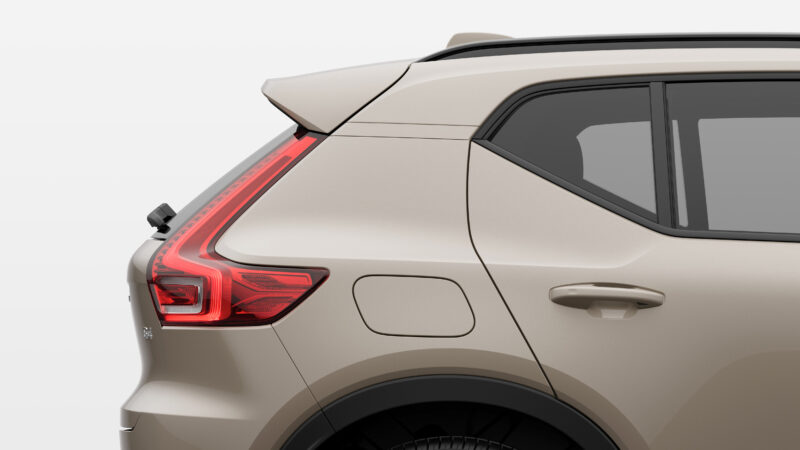 ボルボXC40ダークエディション発表　特別仕様車「サンドデューン」も限定発売