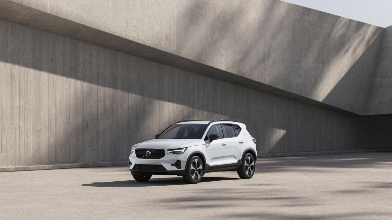 ボルボXC40ダークエディション発表 特別仕様車「サンドデューン」も限定発売