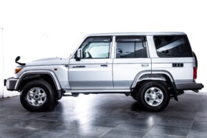 ランドクルーザー70 4.0 4WD