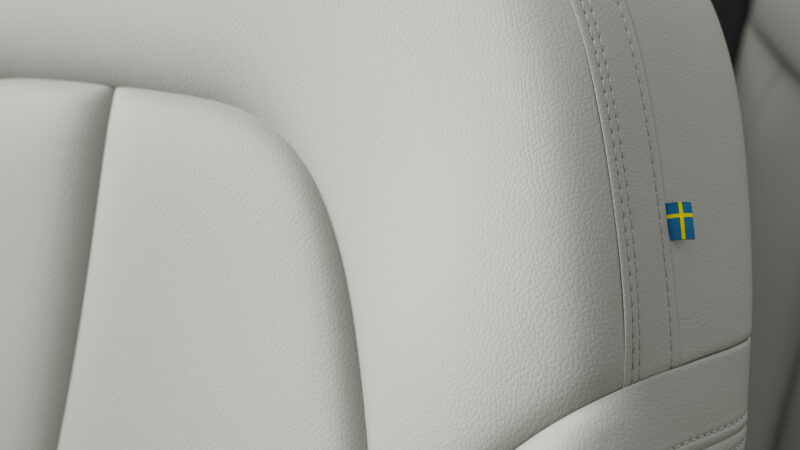 ボルボXC40ダークエディション発表　特別仕様車「サンドデューン」も限定発売