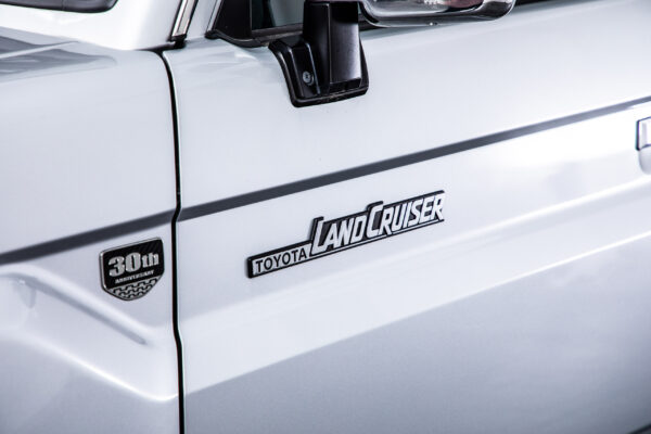 ランドクルーザー70 4.0 4WD