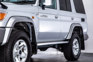 ランドクルーザー70 4.0 4WD