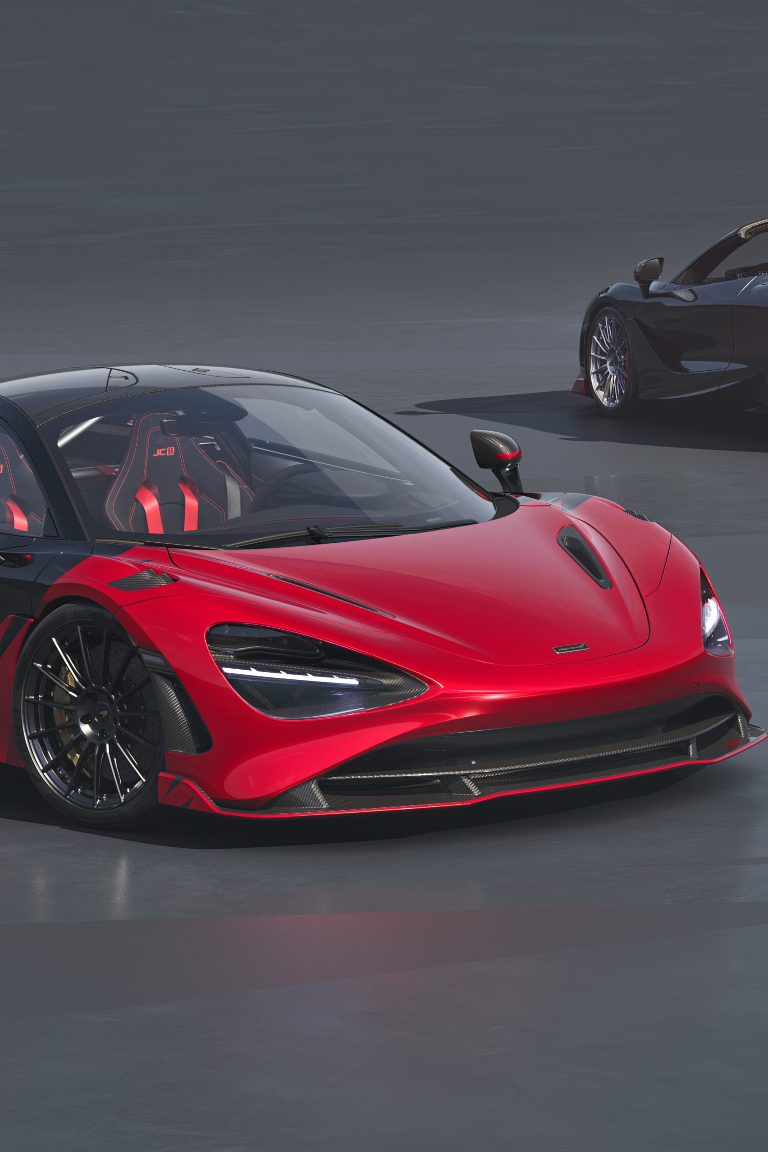 マクラーレンは日本にて、その個性とサーキット生まれのパフォーマンスで尊敬を集め、ラグジュアリー・スーパーカー・ブランドとして地位を確立したことを記念する。