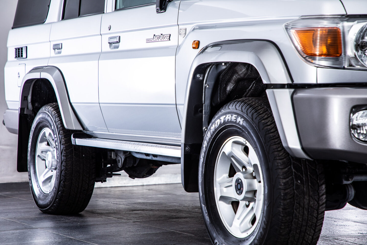 ランドクルーザー70 4.0 4WD