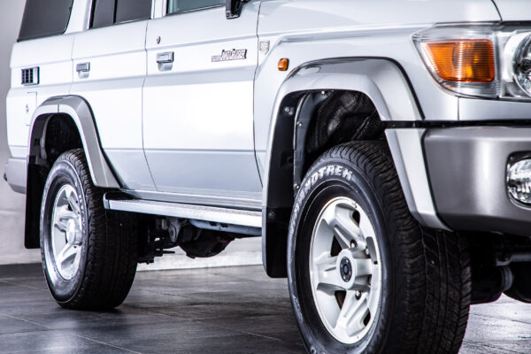 ランドクルーザー70 4.0 4WD