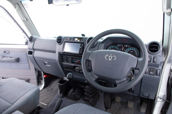 ランドクルーザー70 4.0 4WD