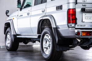 ランドクルーザー70 4.0 4WD