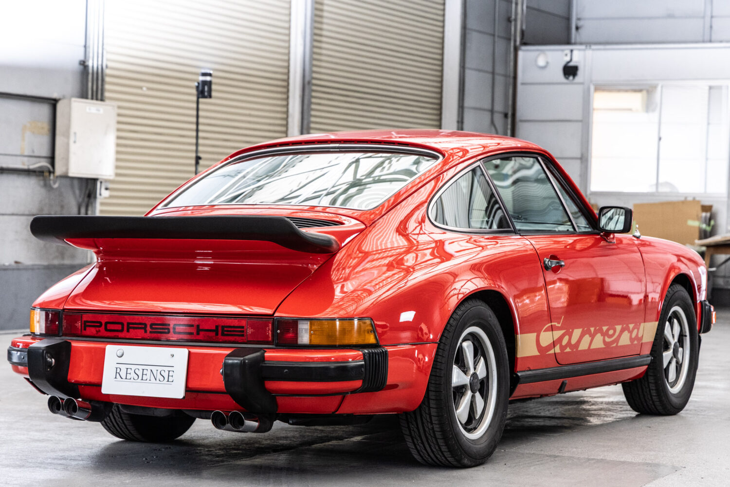 911