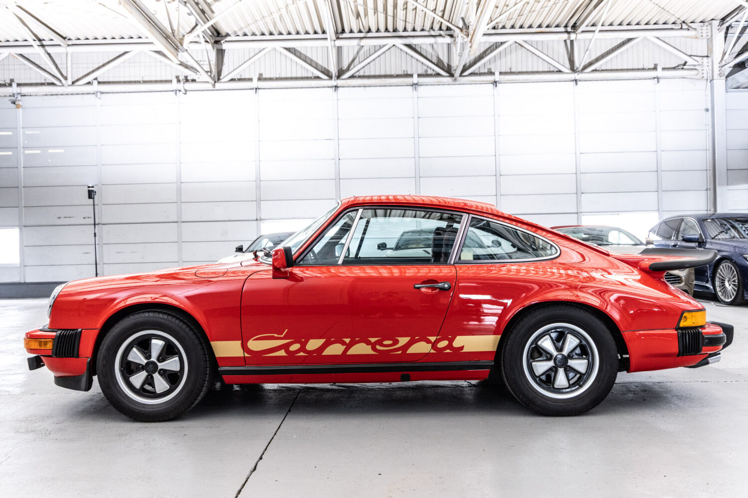 911
