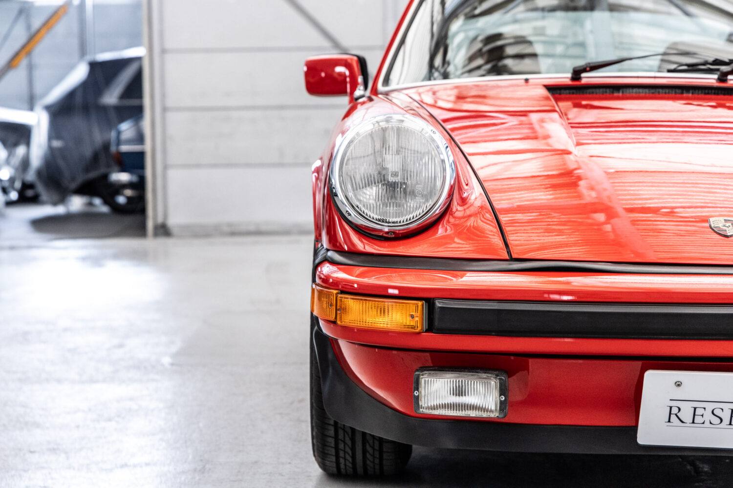 911