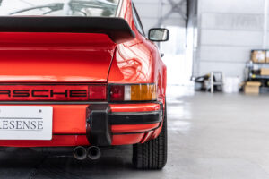 911