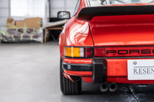 911