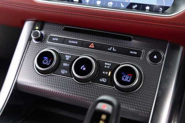 レンジローバースポーツ オートバイオグラフィ ダイナミック (5.0リッター) 4WD