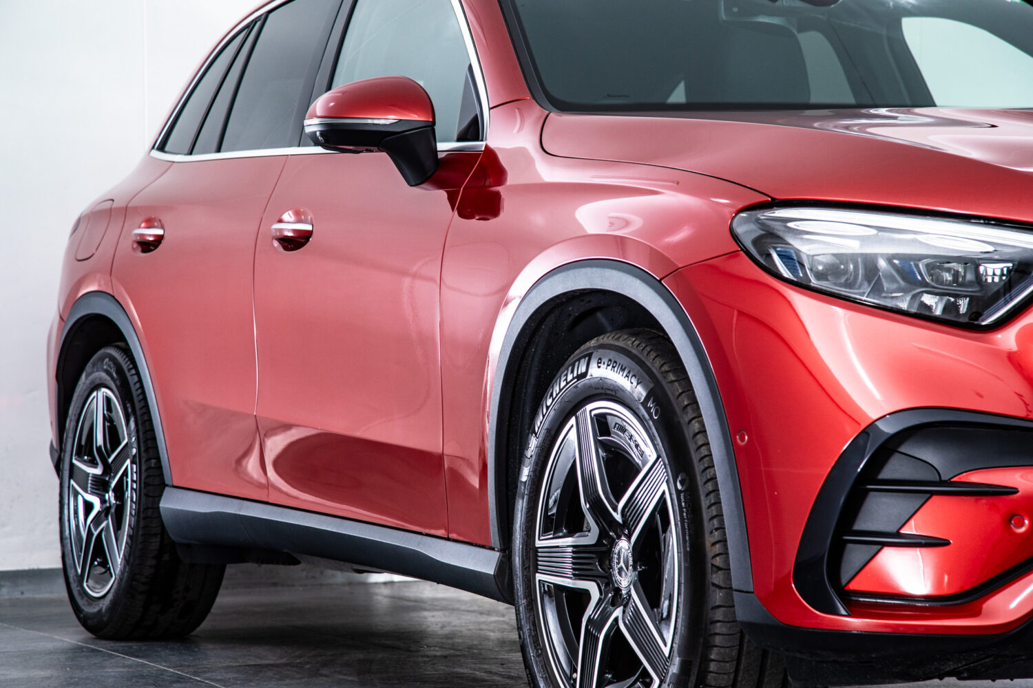 メルセデス・ベンツ GLC220 d 4マチック (ISG搭載モデル) AMGラインパッケージ ディーゼルターボ 4WD