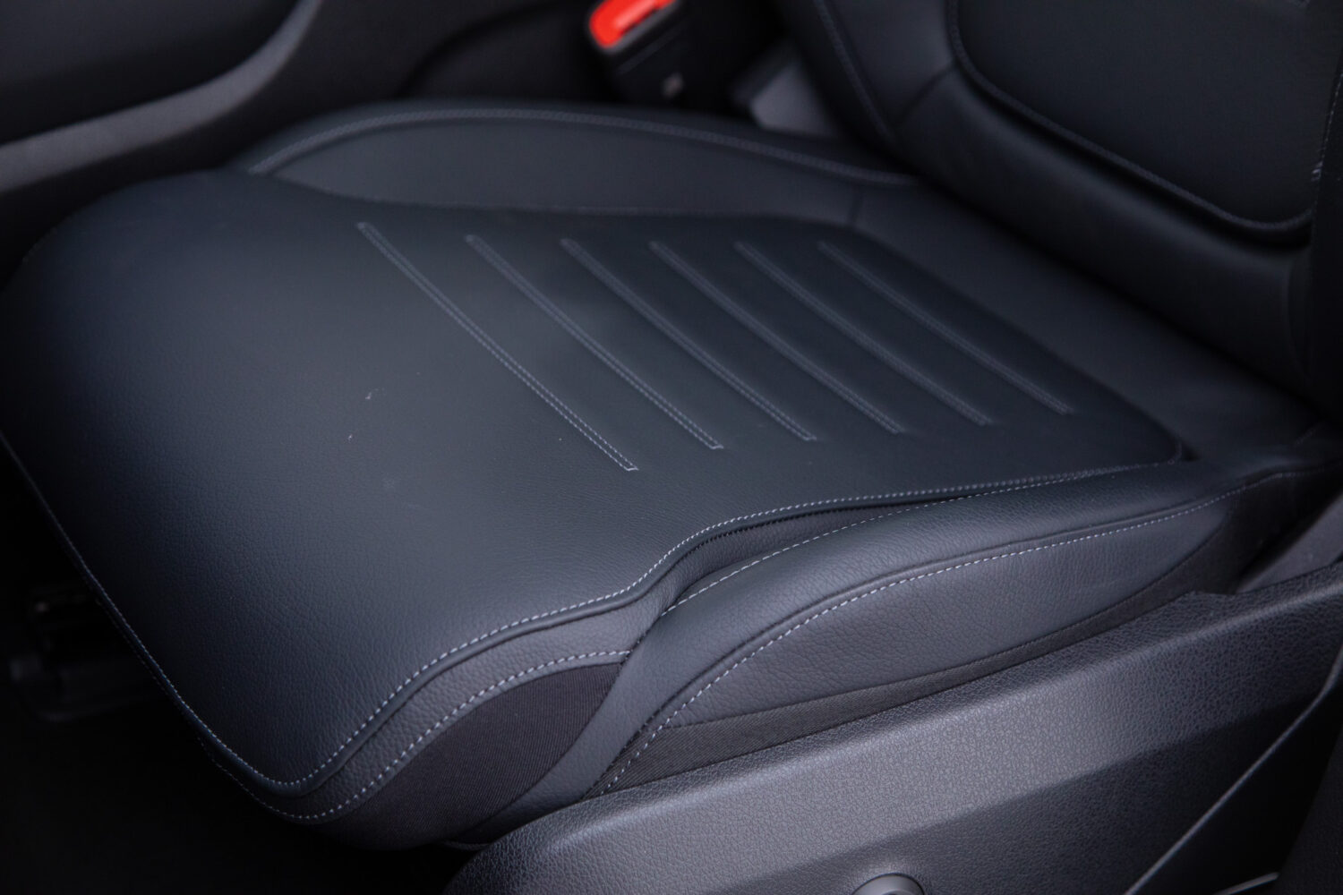 メルセデス・ベンツ GLC220 d 4マチック (ISG搭載モデル) AMGラインパッケージ ディーゼルターボ 4WD