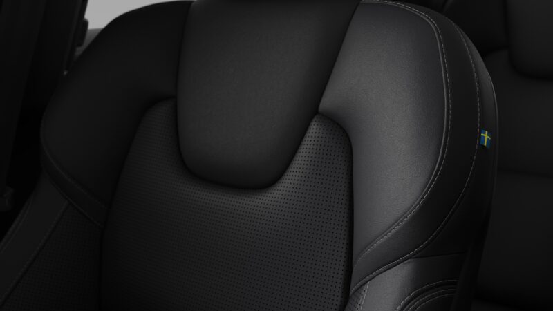 ボルボXC60ブラックエディション　黒で統一したスポーティで力強いスタイル