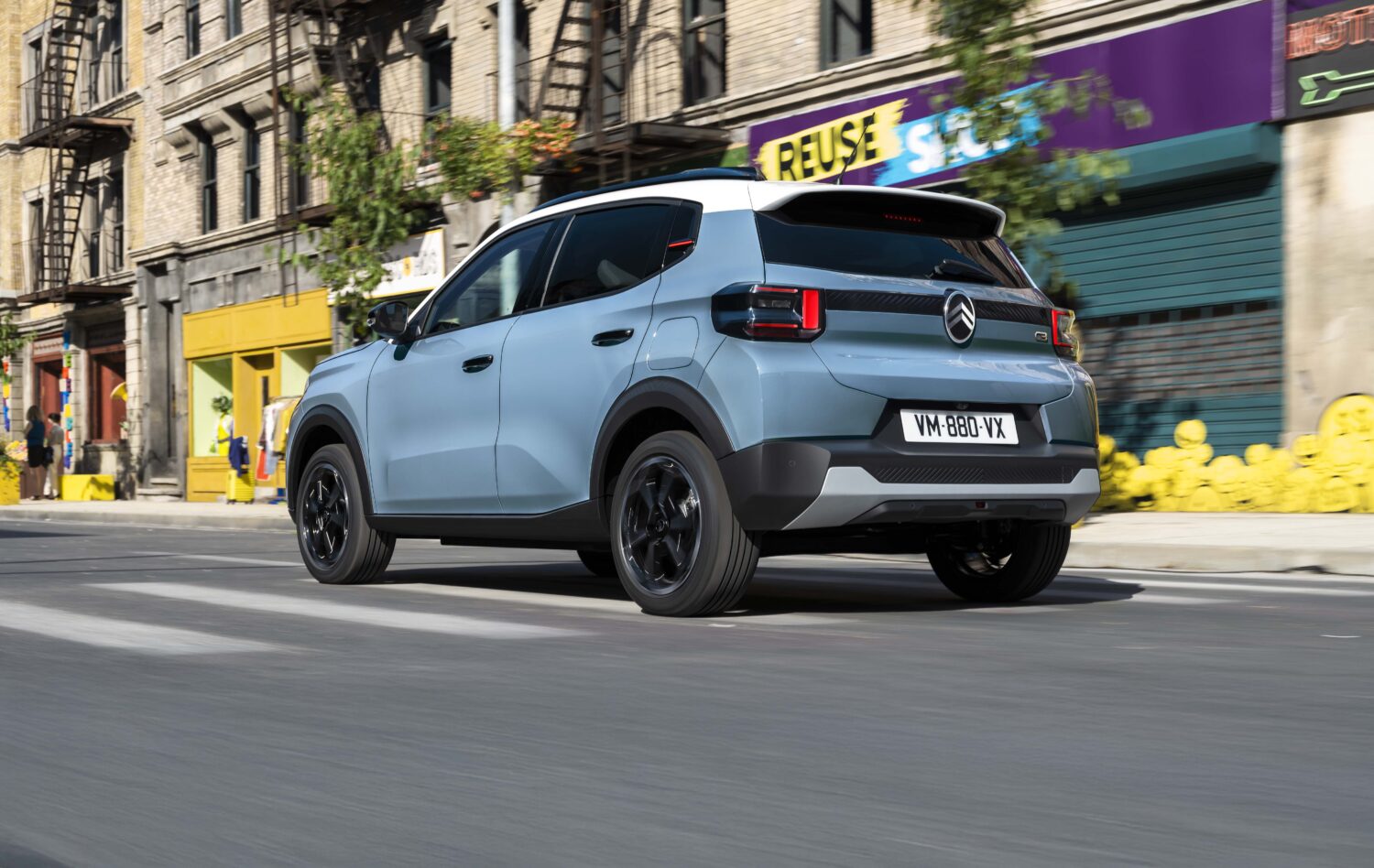 第四世代シトロエンC3ハイブリッド　2グレード展開で新しい時代を象徴