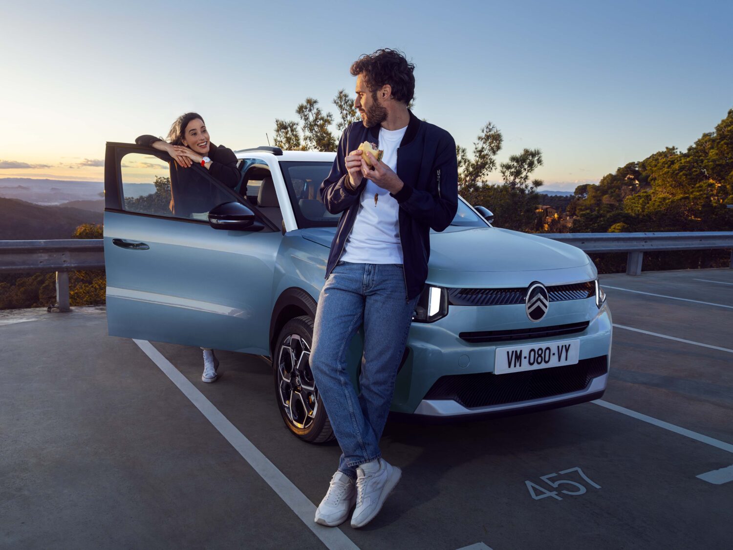 第四世代シトロエンC3ハイブリッド　2グレード展開で新しい時代を象徴