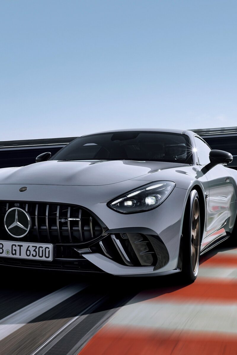 パフォーマンスを追求　メルセデスAMG GT63プロ 4マティック+ クーペ