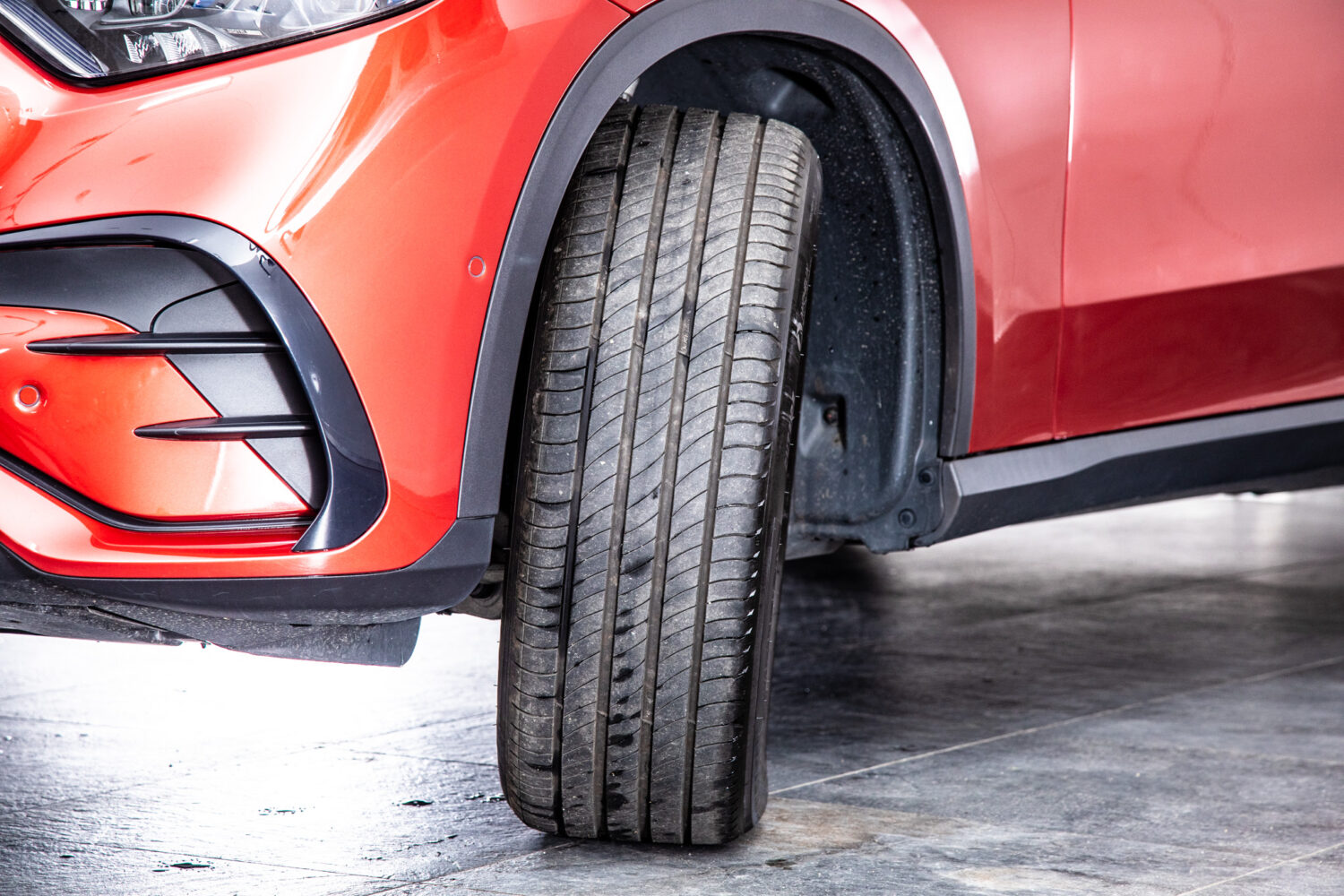 メルセデス・ベンツ GLC220 d 4マチック (ISG搭載モデル) AMGラインパッケージ ディーゼルターボ 4WD