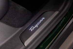 タイカン ターボS 4シート 4WD