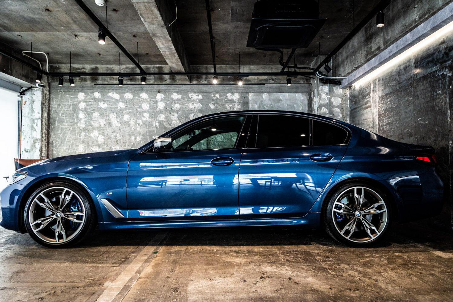 5シリーズ M550i xドライブ 4WD