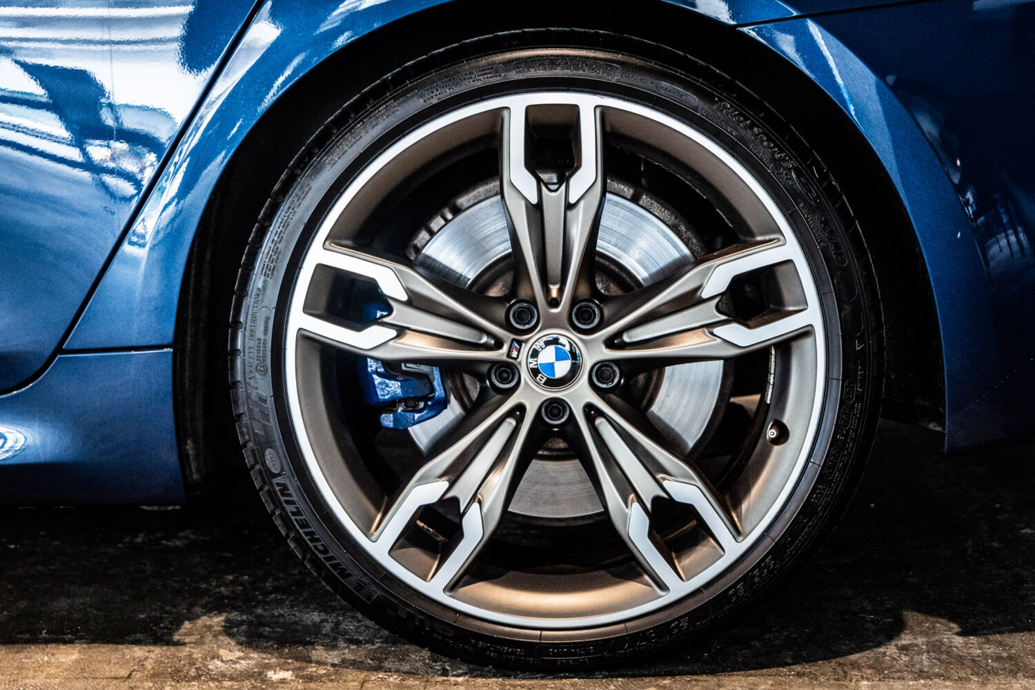 5シリーズ M550i xドライブ 4WD