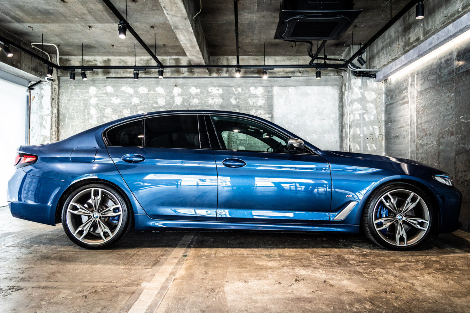 5シリーズ M550i xドライブ 4WD