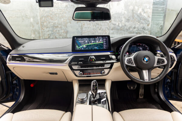 5シリーズ M550i xドライブ 4WD