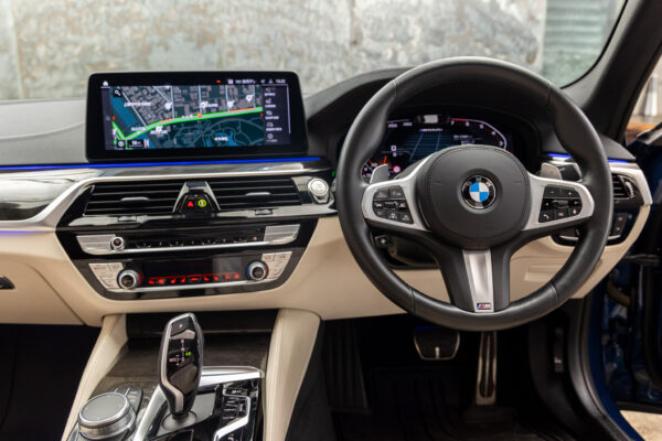 5シリーズ M550i xドライブ 4WD