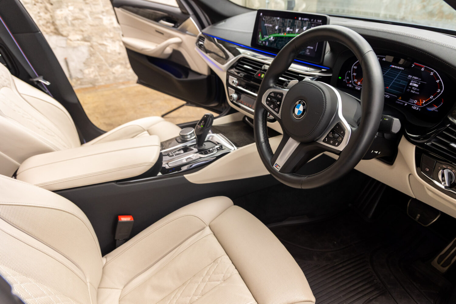 5シリーズ M550i xドライブ 4WD