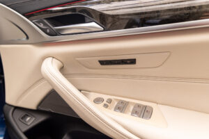 5シリーズ M550i xドライブ 4WD