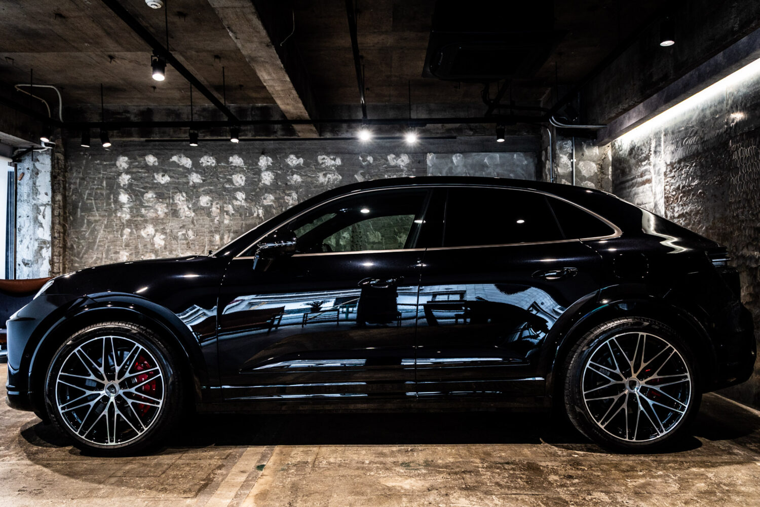 マカンエレクトロ ターボ 4WD