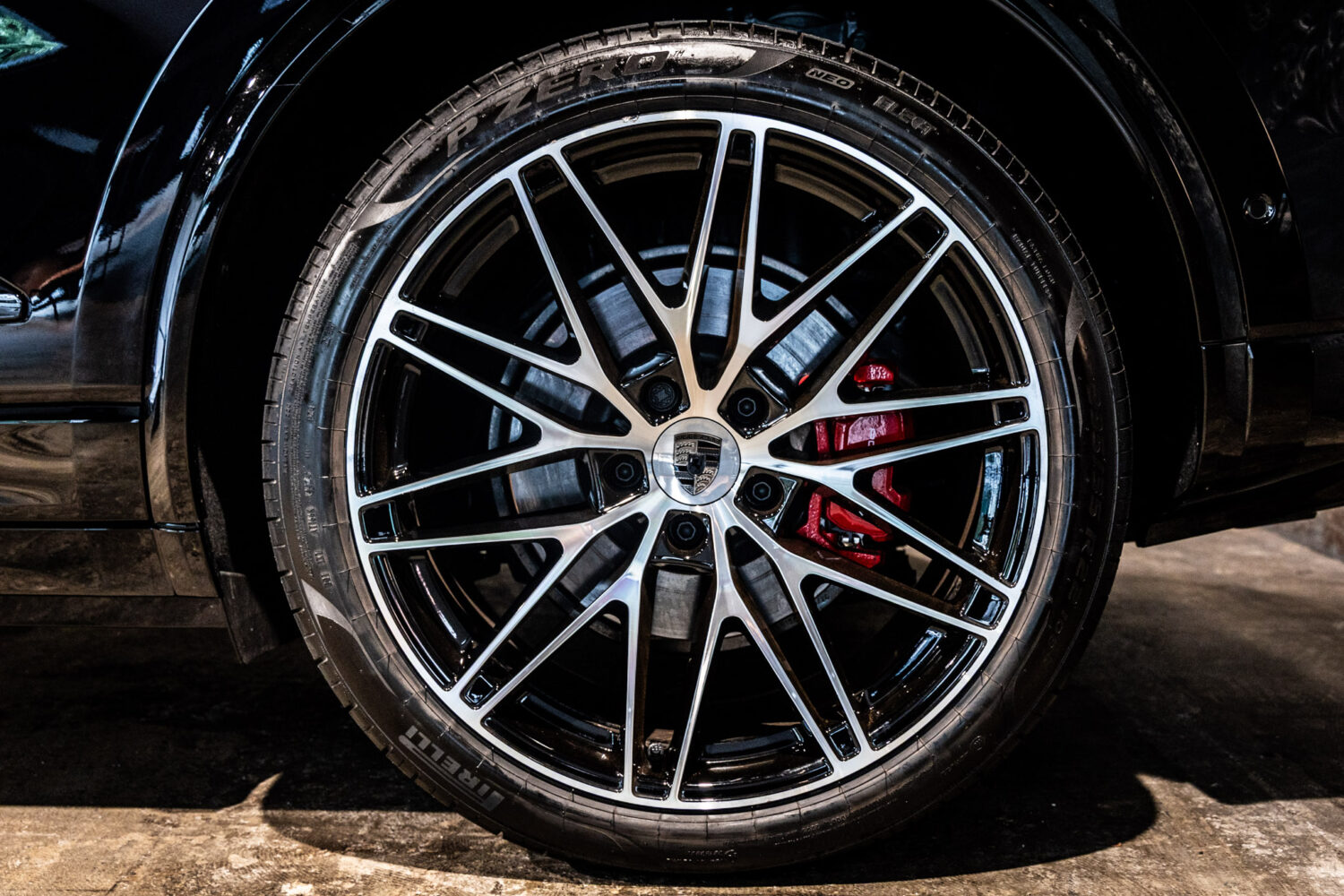 マカンエレクトロ ターボ 4WD