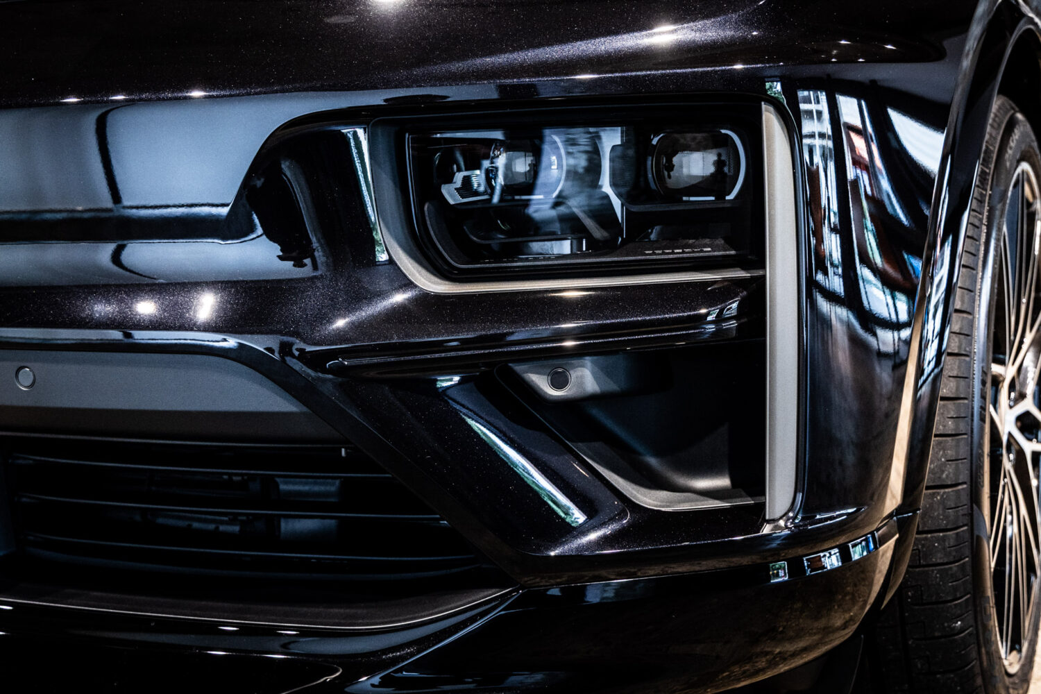 マカンエレクトロ ターボ 4WD