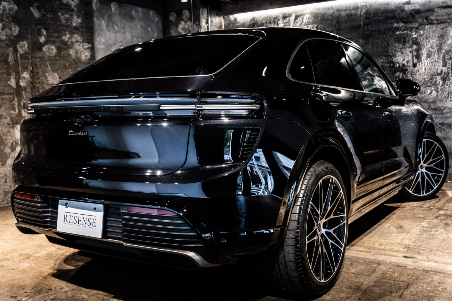 マカンエレクトロ ターボ 4WD