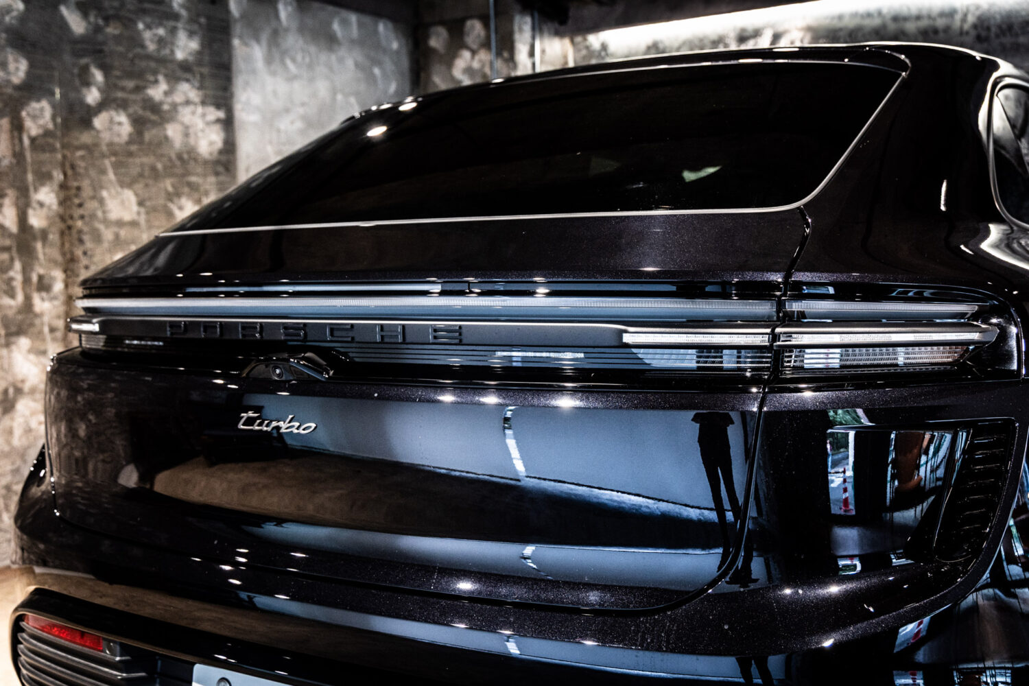 マカンエレクトロ ターボ 4WD