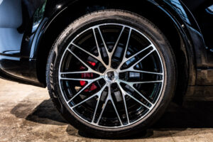 マカンエレクトロ ターボ 4WD