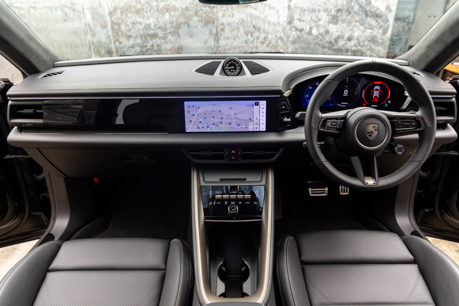 マカンエレクトロ ターボ 4WD