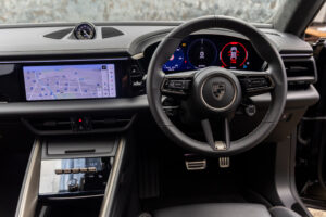 マカンエレクトロ ターボ 4WD