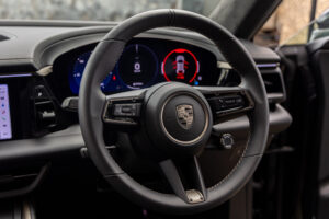 マカンエレクトロ ターボ 4WD