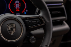 マカンエレクトロ ターボ 4WD