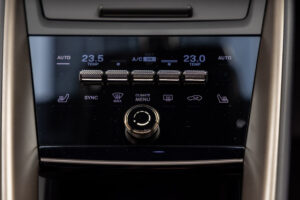 マカンエレクトロ ターボ 4WD