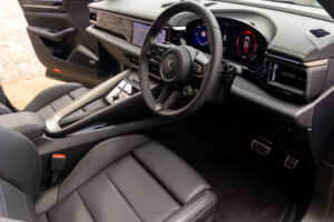 マカンエレクトロ ターボ 4WD