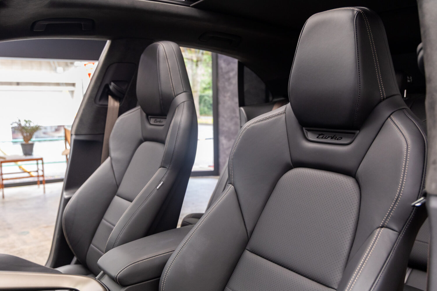 マカンエレクトロ ターボ 4WD