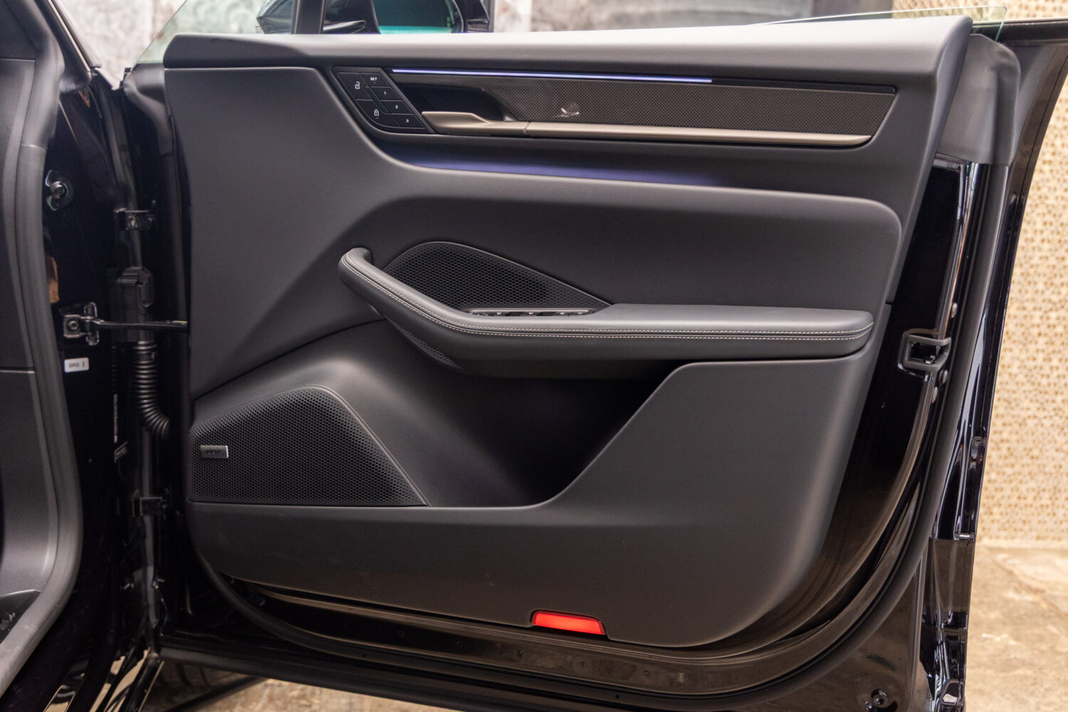 マカンエレクトロ ターボ 4WD