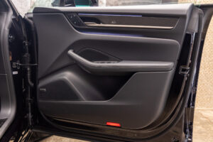 マカンエレクトロ ターボ 4WD