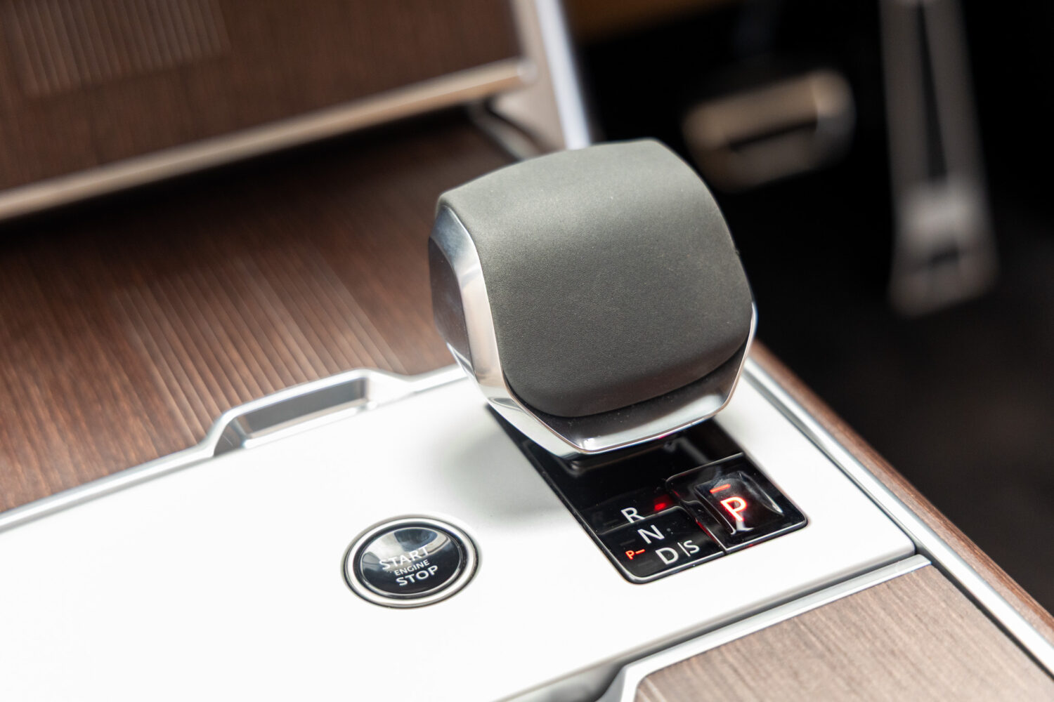 レンジローバー オートバイオグラフィ3.0L D300 SWB 4WD