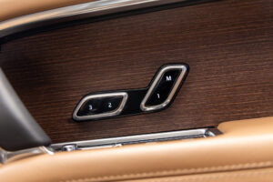 レンジローバー オートバイオグラフィ3.0L D300 SWB 4WD